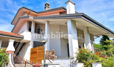 Appartamento signorile com ampio garage