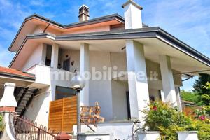 Appartamento signorile com ampio garage
