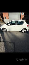 Peugeot 208 1.2 puretech 82 cv