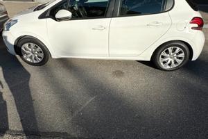 Peugeot 208 1.2 puretech 82 cv