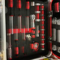 Valigia con 102 accessori per il fai da te