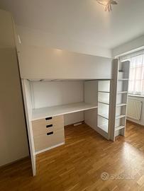 Letto a castello e scrivania