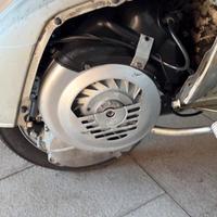 Vespa 50 special grigio chiaro di luna