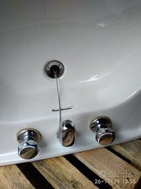 Lavabo completo di tutto