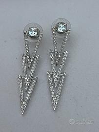 Orecchini pendenti color argento con brillantini