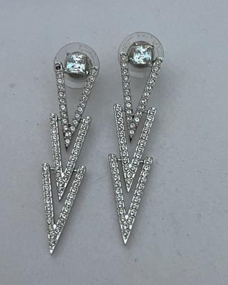 Orecchini pendenti color argento con brillantini