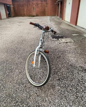 Due biciclette identiche