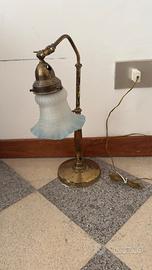 Lampada da tavolo vintage in ottone con paralume