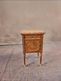 Comodino antico stile francese e due mensole noce