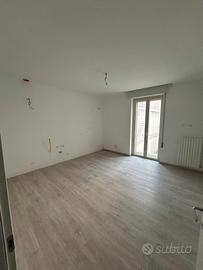 Trilocale Ristrutturato - Via Esperanto