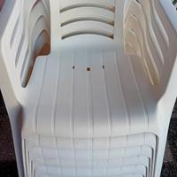 Sedie bianche in plastica 