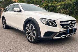 MERCEDES E 4 MATIC  220d