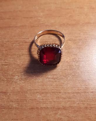 anello con rubino