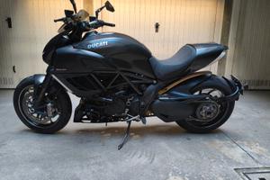 Moto Ducati Diavel carbon 