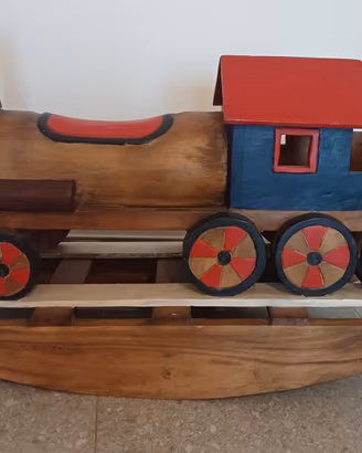 Dondolo in legno