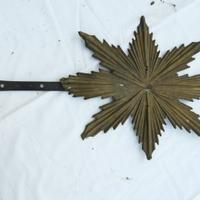 Stella decorativa antica in metallo con supporti