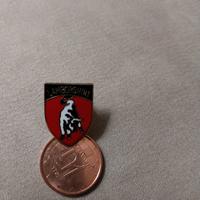 pin lamborghini da collezione scudo rosso e nero