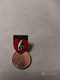 pin lamborghini da collezione scudo rosso e nero