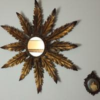 Specchio a raggiera in bronzo