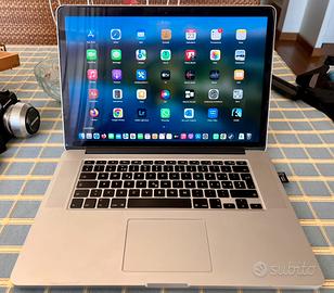 MacBook Pro  15" •  i7 - 256GB • 16GB