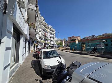 NEGOZIO A NAPOLI