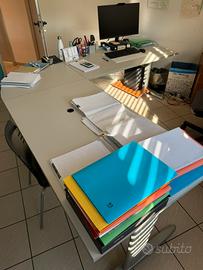 Scrivania ad angolo 220 x 220 e 80 di profondità