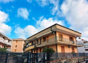 Santa tecla: bivani con terrazzo e garage 20 mq