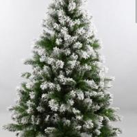 Albero di Natale innevato