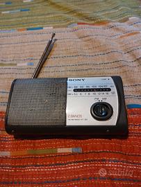 Radio portatile a pile della Sony