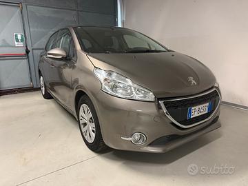 Peugeot 208 1.2 benz 5 porte