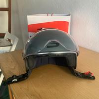 Casco nero opaco con visiera integrata