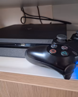 PS4 Slim 1TB + Controller + 6 Giochi+Scatola