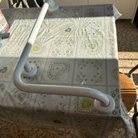 Maniglione a  elle a parete x bagno disabili