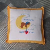 Cuscino imbottito ricamo punto croce buonanotte
