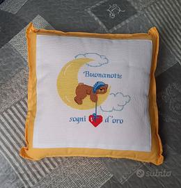 Cuscino imbottito ricamo punto croce buonanotte