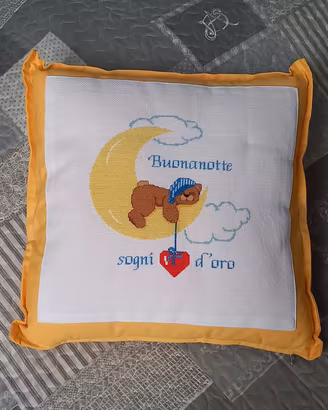Cuscino imbottito ricamo punto croce buonanotte