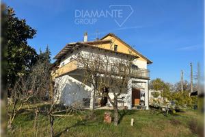 Casa indipendente con corte, terreno ed annessi