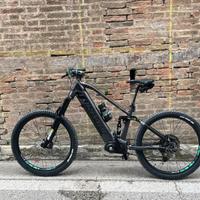 E bike Montanbike elettrica pedalata assistita