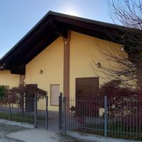 Singola con giardino e parcheggio