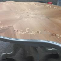 tavolo ristrutturato bianco con piano in noc