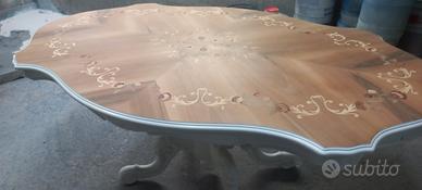 tavolo ristrutturato bianco con piano in noc