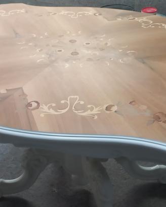 tavolo ristrutturato bianco con piano in noc