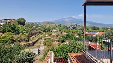 2 LOCALI A ACI SANT'ANTONIO