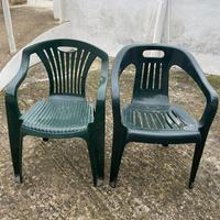 Sedia di plastica verdi