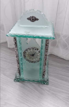 Orologio in vetro eseguito con la tecnica Murano