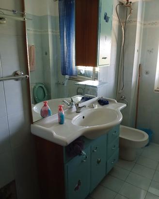 entrambi mobile bagno e entrata 