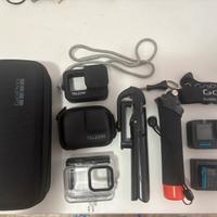 GOPRO HERO 10 - COME NUOVA COMPLETA DI ACCESSORI