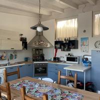 Cucina completa con piano cottura e forno