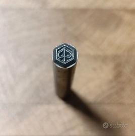 Punzone esagonale in acciaio