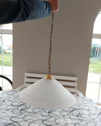 Lampadario bianco camera